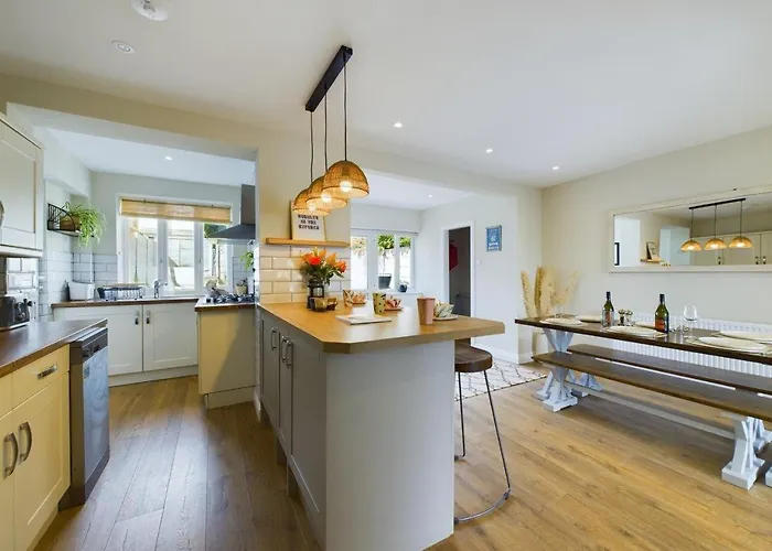 Stones Throw - Stunning House, Mins From Beach And Dogs Welcome