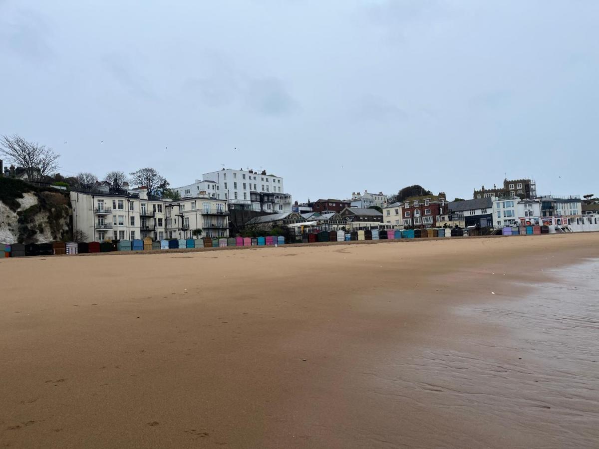 Stones Throw - Stunning House, Mins From And Dogs Welcome Broadstairs