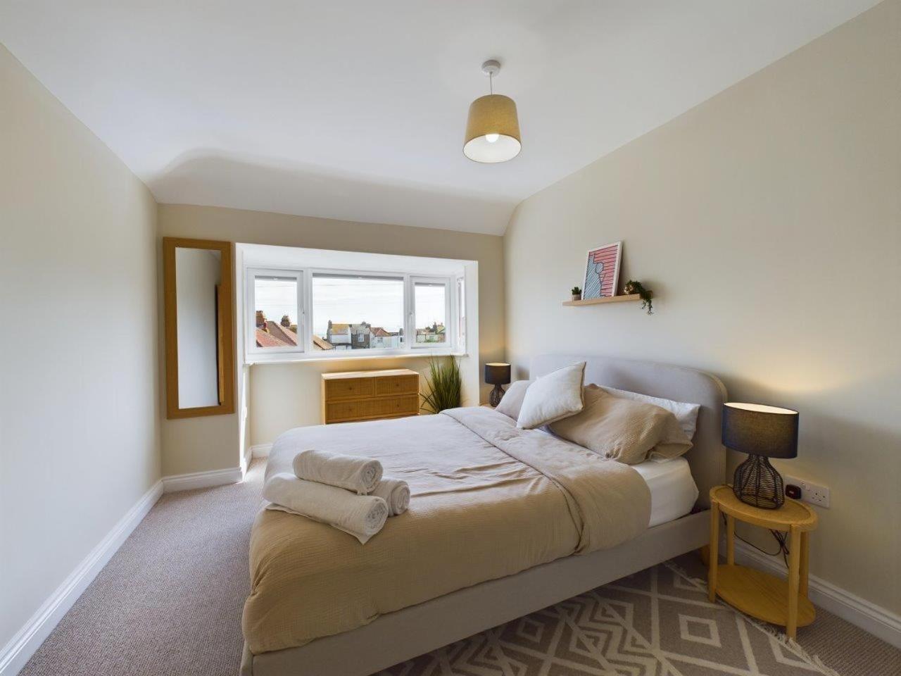 Stones Throw - Stunning House, Mins From And Dogs Welcome Holiday home *