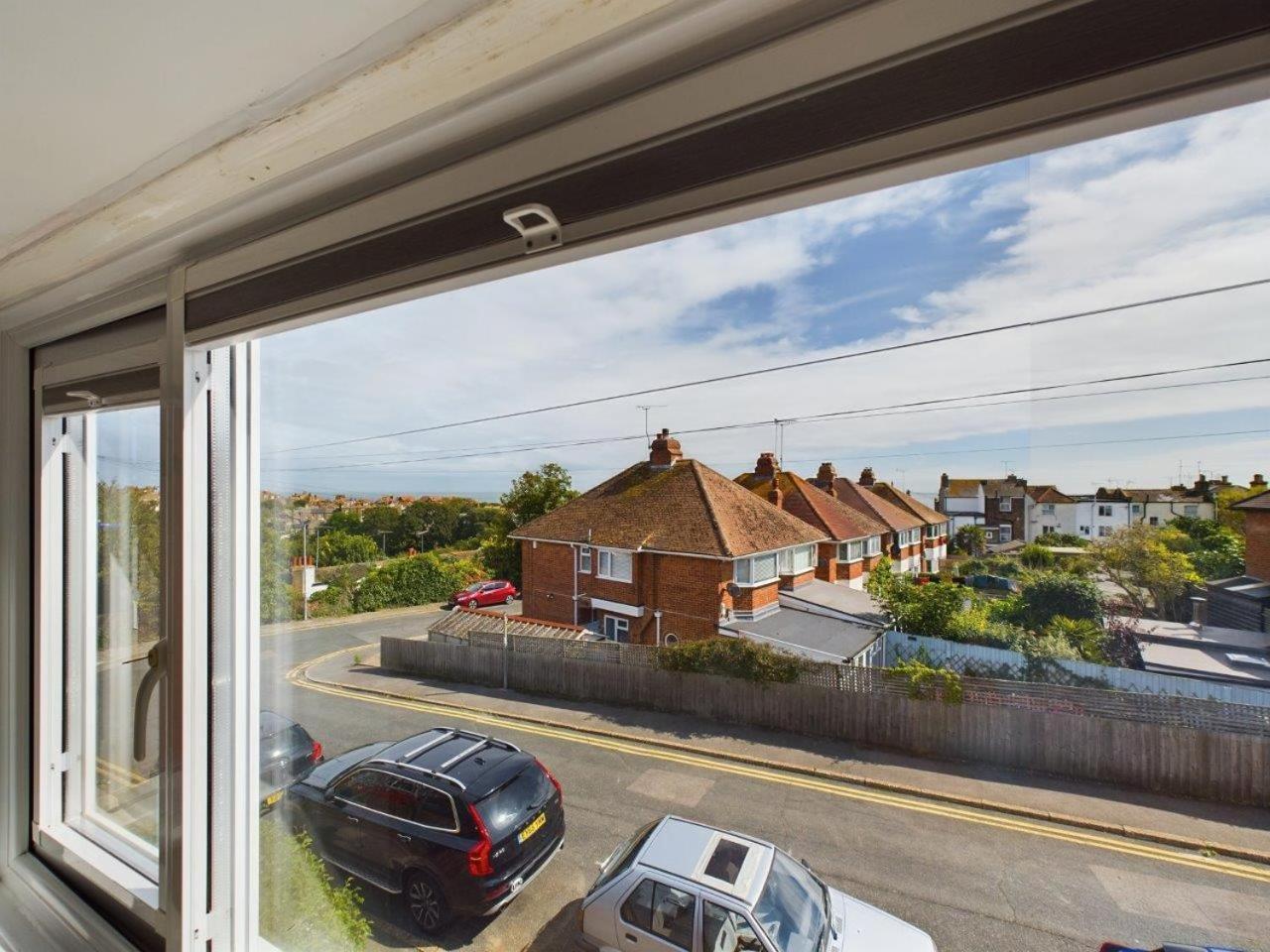 Stones Throw - Stunning House, Mins From And Dogs Welcome Holiday home Broadstairs