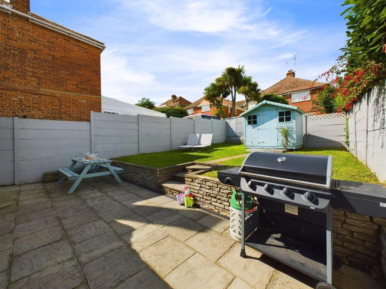 Stones Throw - Stunning House, Mins From And Dogs Welcome Holiday home *