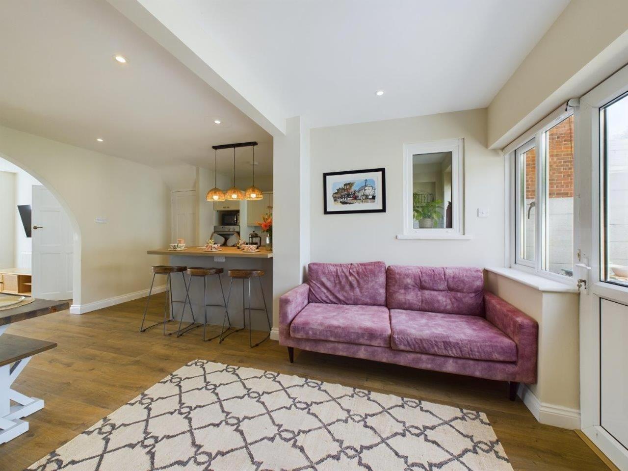 Stones Throw - Stunning House, Mins From And Dogs Welcome Holiday home Broadstairs