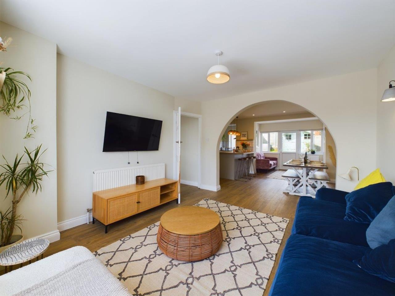 Holiday home Stones Throw - Stunning House, Mins From And Dogs Welcome